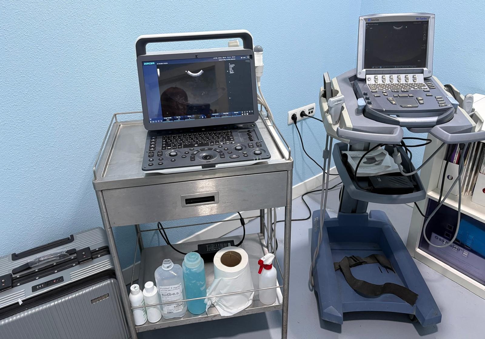 Equipos de ecografía abdominal y ecografía cardíaca